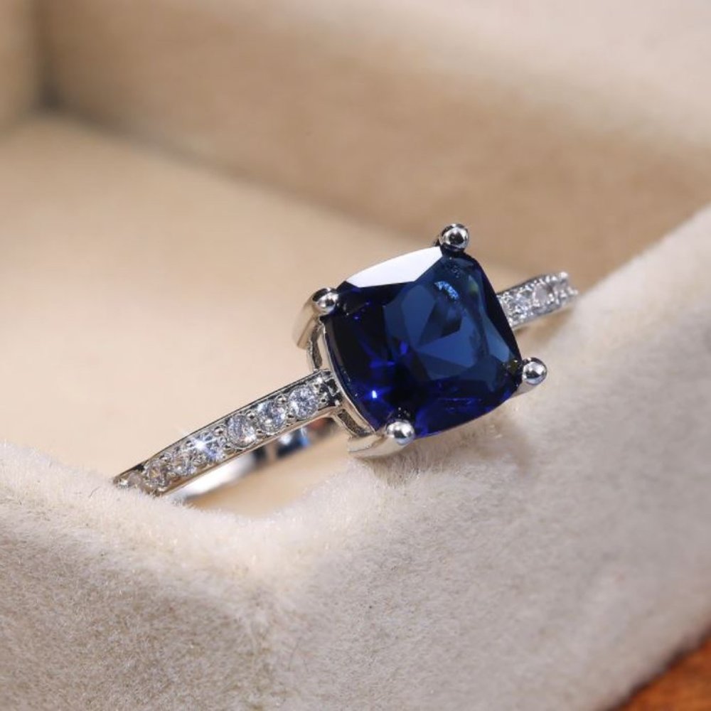18k White Gold Diamond Sapphire Cushion Cut Ring - Picture 3 of 4